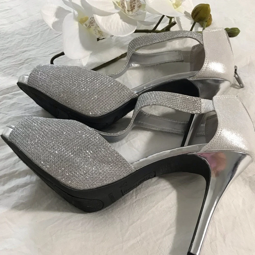 FIONI NIGHT 4 inch high heels, silver, size 7.5, single use. - Picture 5 of 9